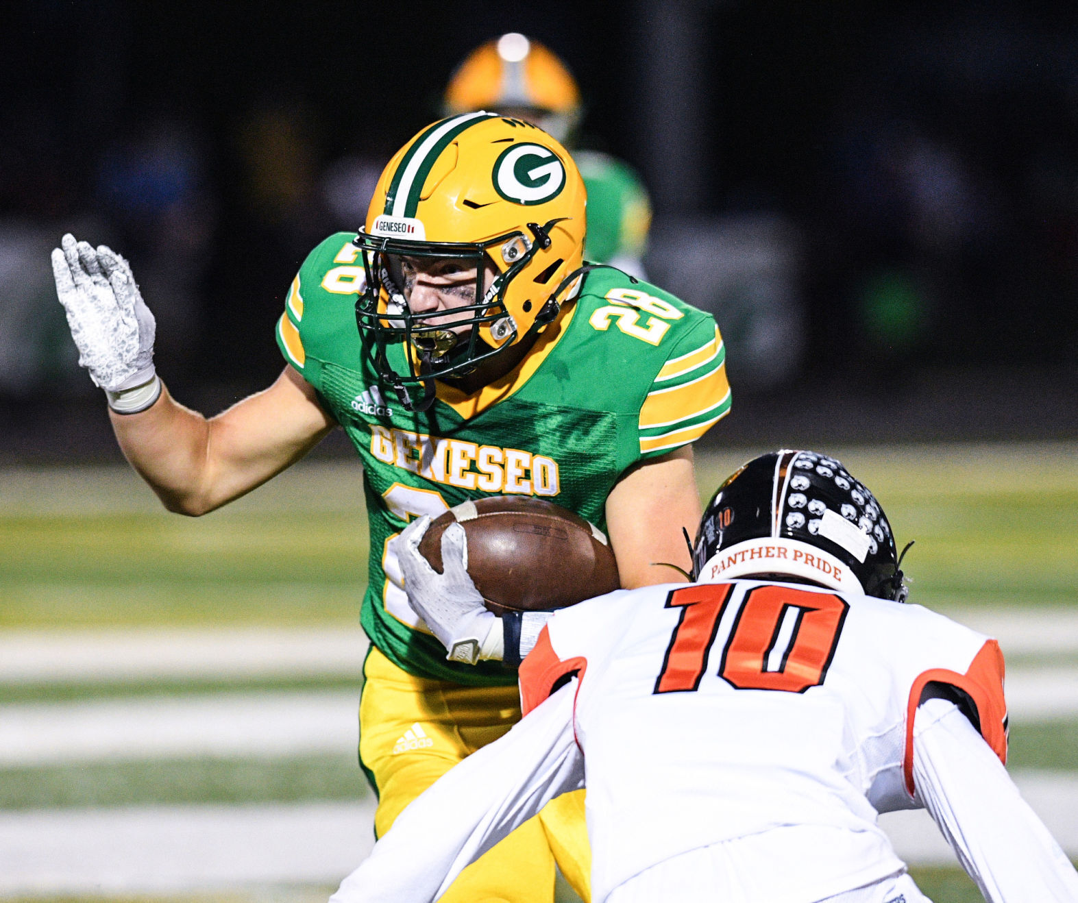 091021-qc-spt-ut-geneseo-fball-015